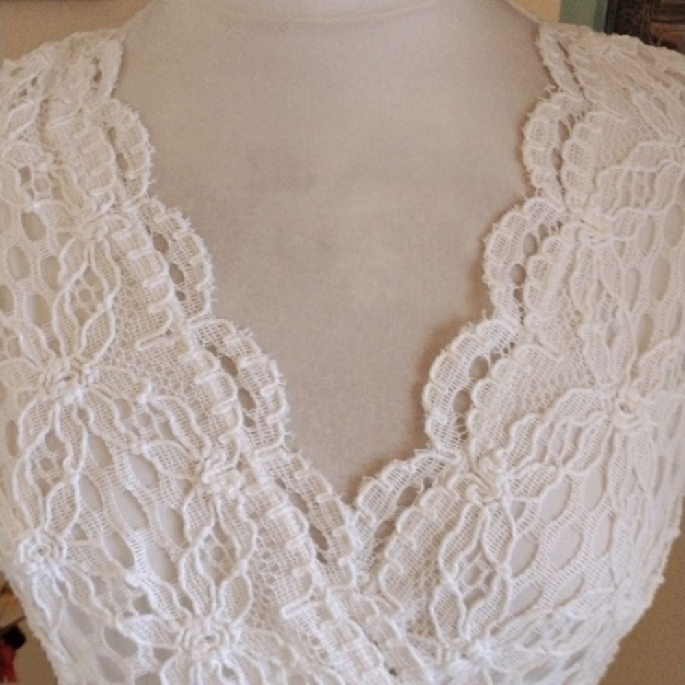 Kay Celine Lace Dress - Picture 4 of 12